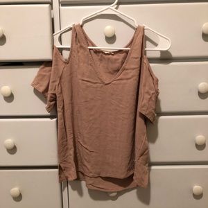 Cold shoulder tee